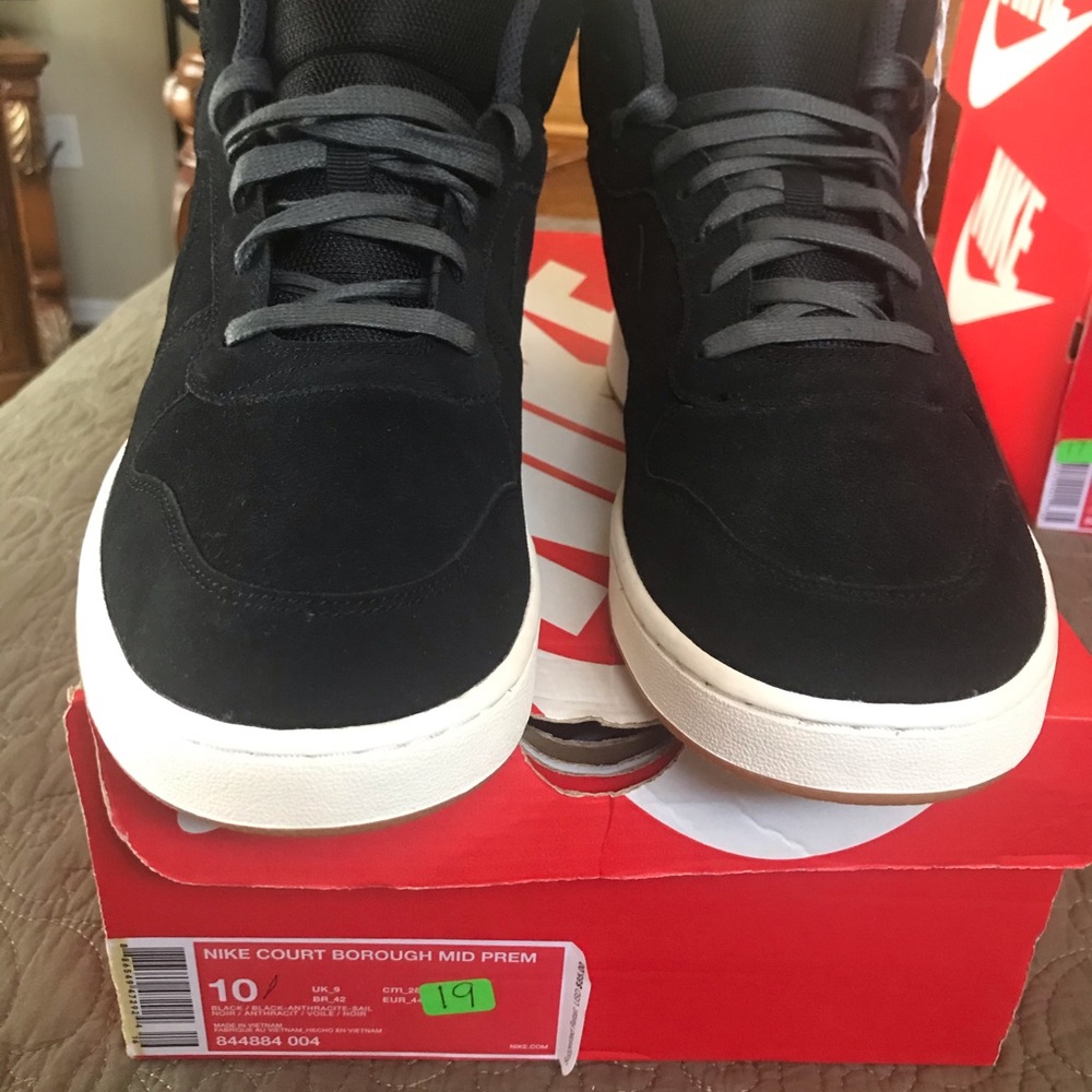 Nike court borough mid premium